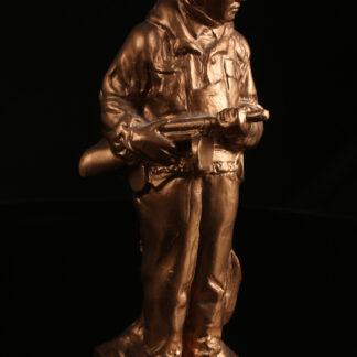 Rajamies kipsipatsas Alpo ja Nina Sailo / Border guard Plaster Statue