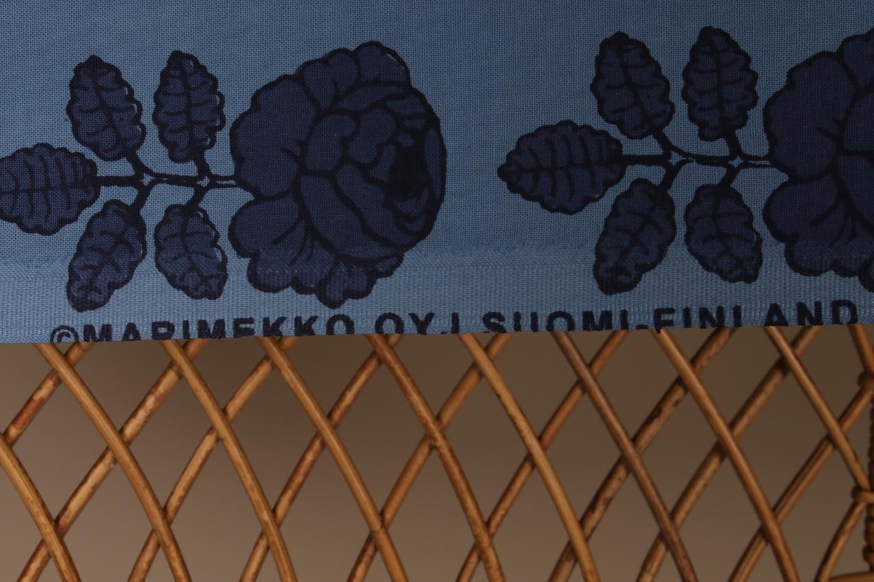 Marimekko sininen Vihkiruusu kangas / Marimekko Blue Vihkiruusu Fabric - Image 4