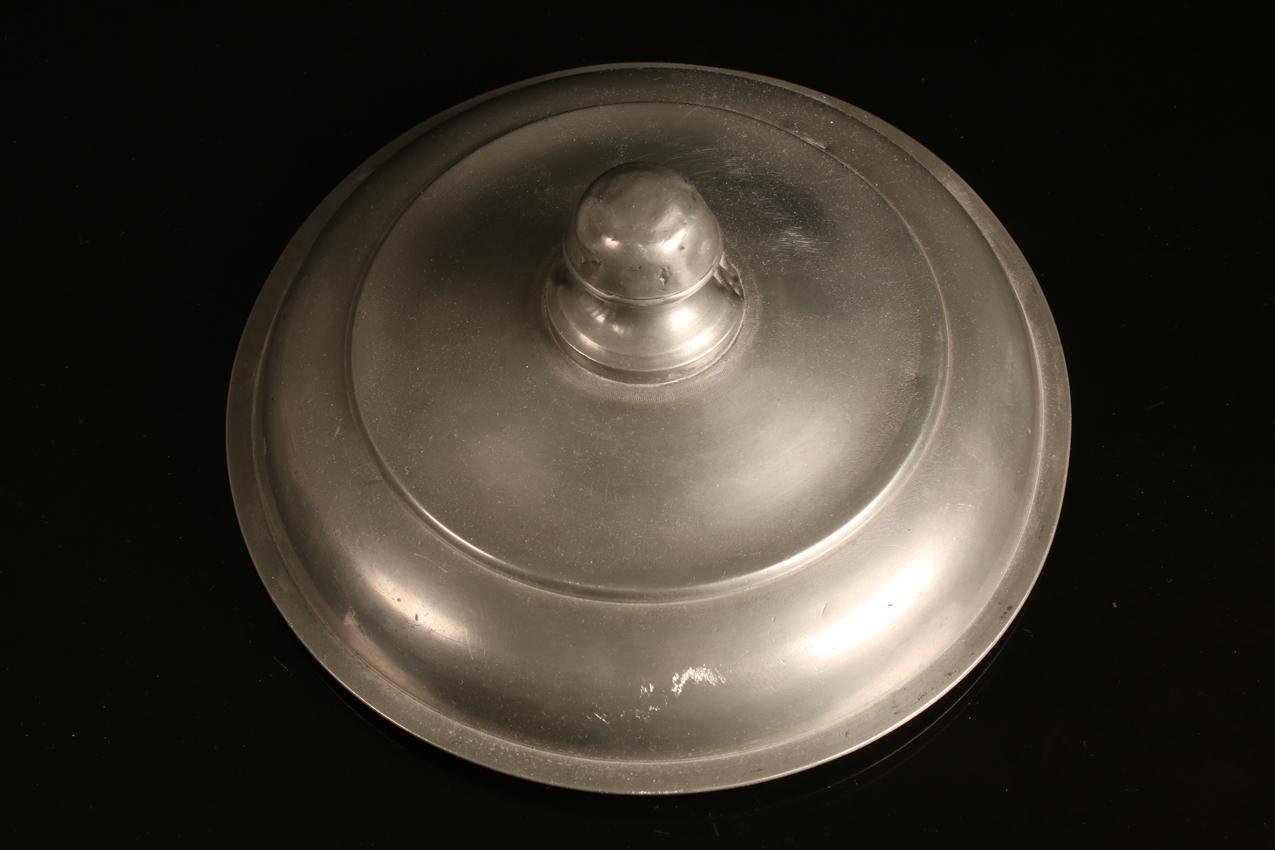 1800-luku kannellinen tinapata - Image 7