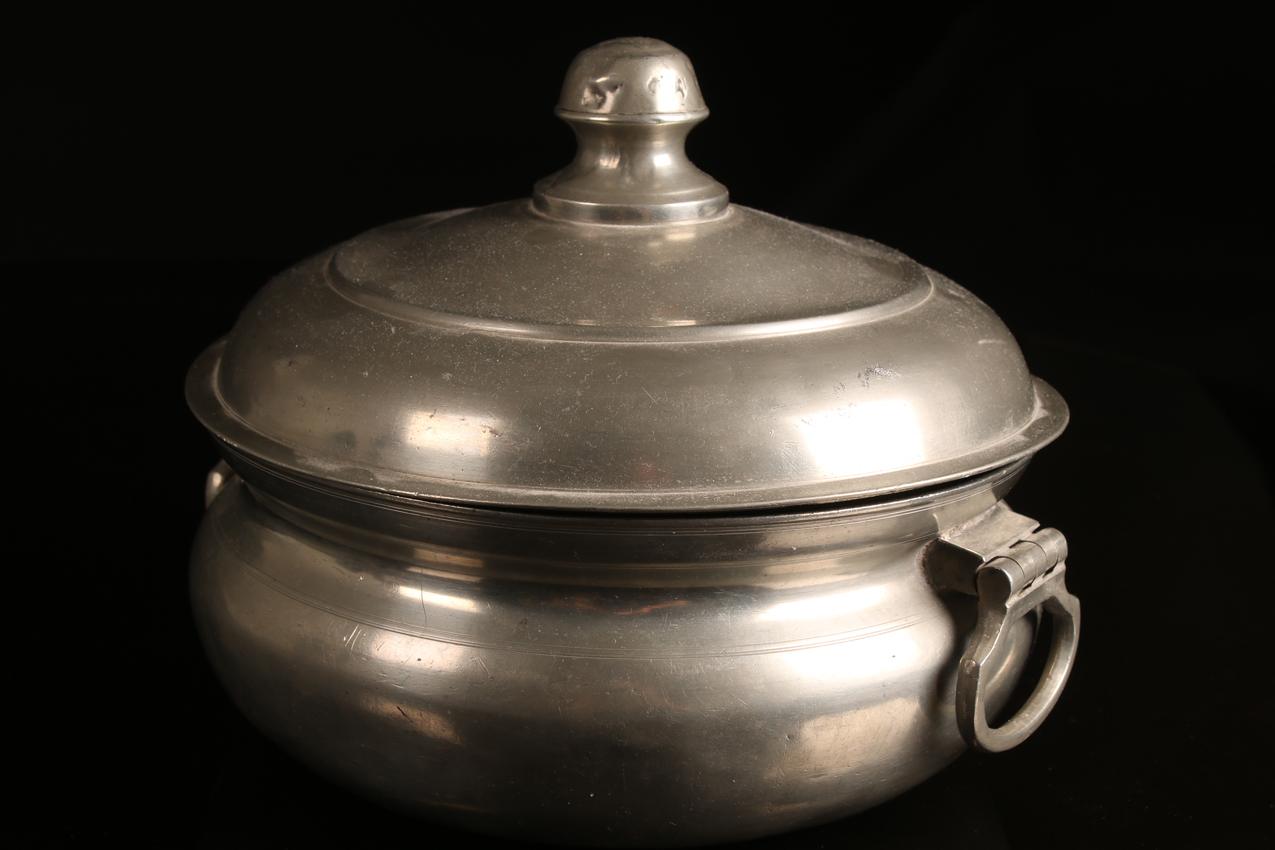 1800-luku kannellinen tinapata - Image 4