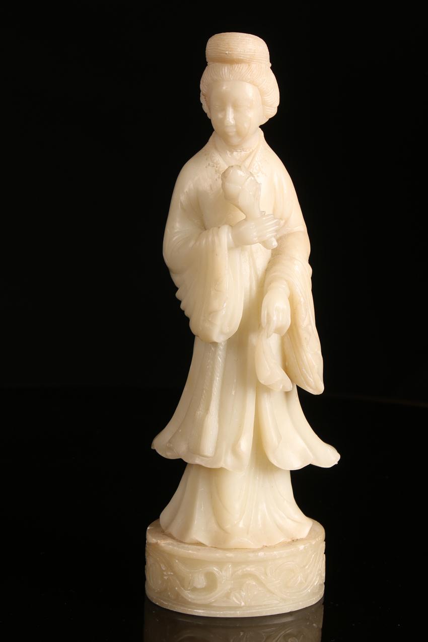 Kiinalainen saippuakivi figuuri / Chinese carved soapstone figure of woman