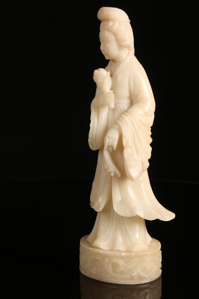 Kiinalainen saippuakivi figuuri / Chinese carved soapstone figure of woman - Image 3
