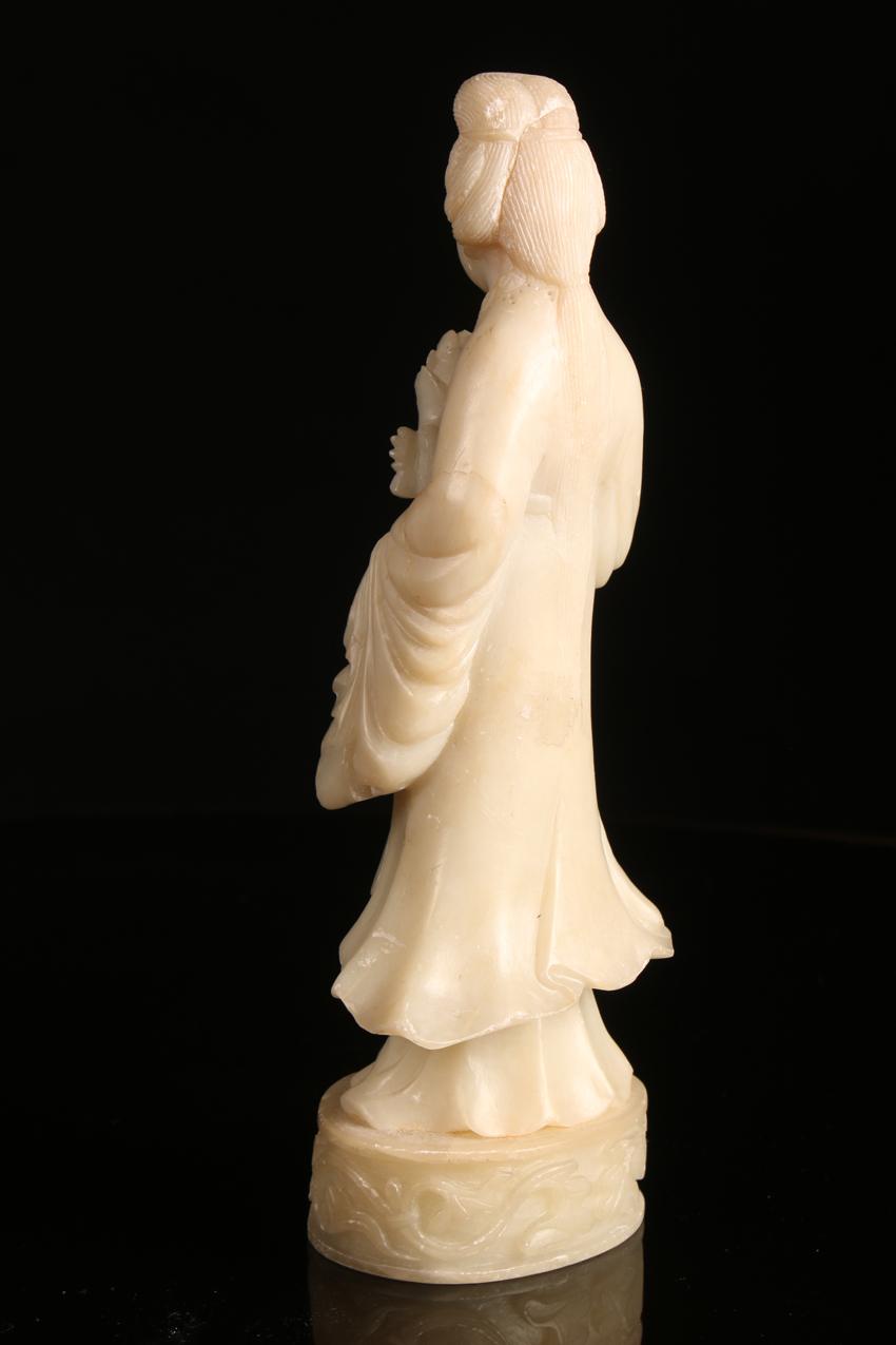 Kiinalainen saippuakivi figuuri / Chinese carved soapstone figure of woman - Image 4