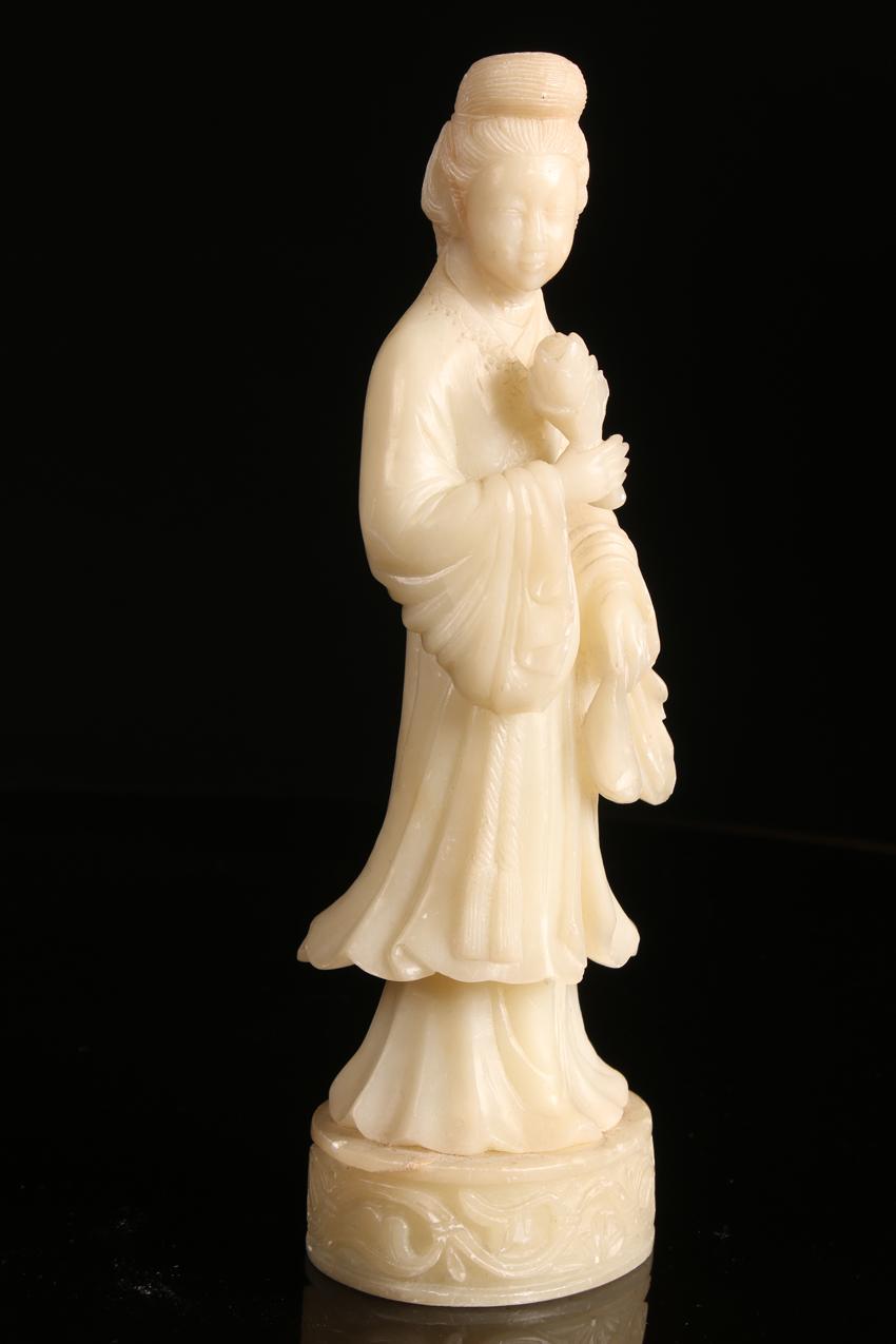 Kiinalainen saippuakivi figuuri / Chinese carved soapstone figure of woman - Image 6