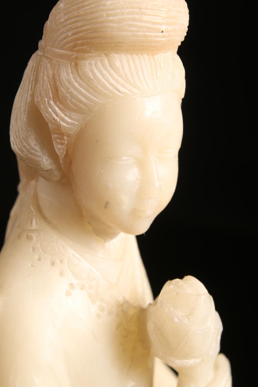 Kiinalainen saippuakivi figuuri / Chinese carved soapstone figure of woman - Image 7