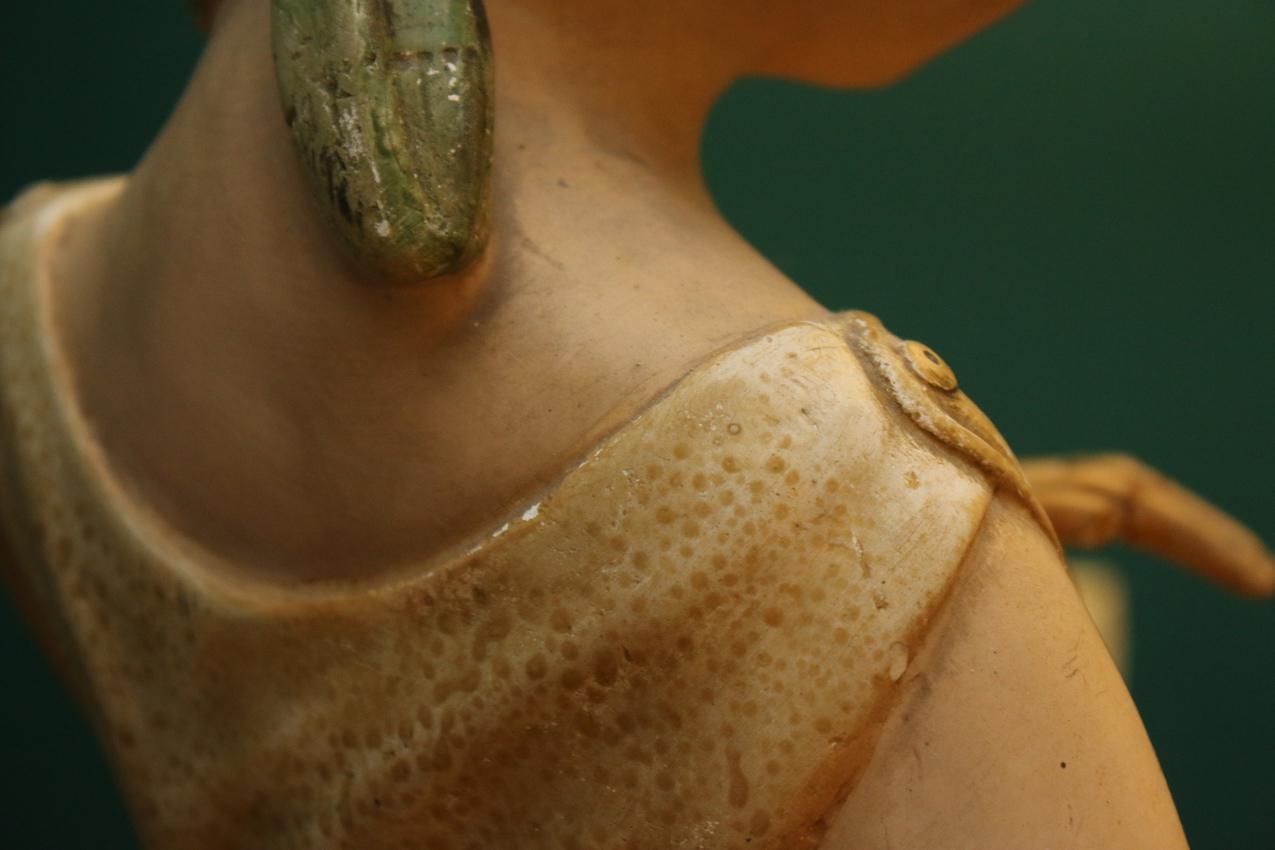 Rebekka kaivolla -kipsipatsas / Rebecca at the well -plaster statue - Image 9