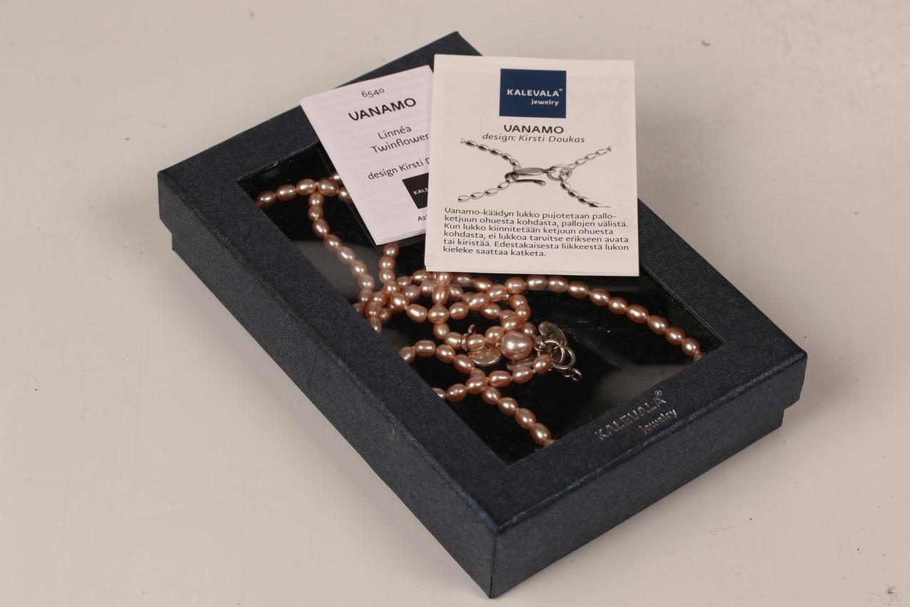 Kalevala Koru Vanamo helmikaulakoru / Rose Pearl necklace Twinflower - Image 10