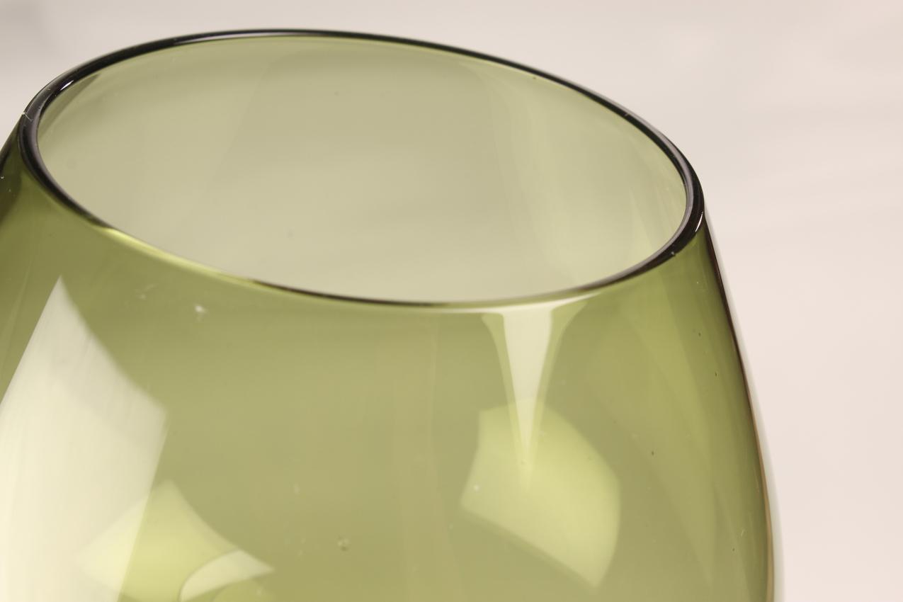 Saara Hopea vihreä aromilasi maljakko Nuutajärvi / Moss green snifter Vase - Image 5