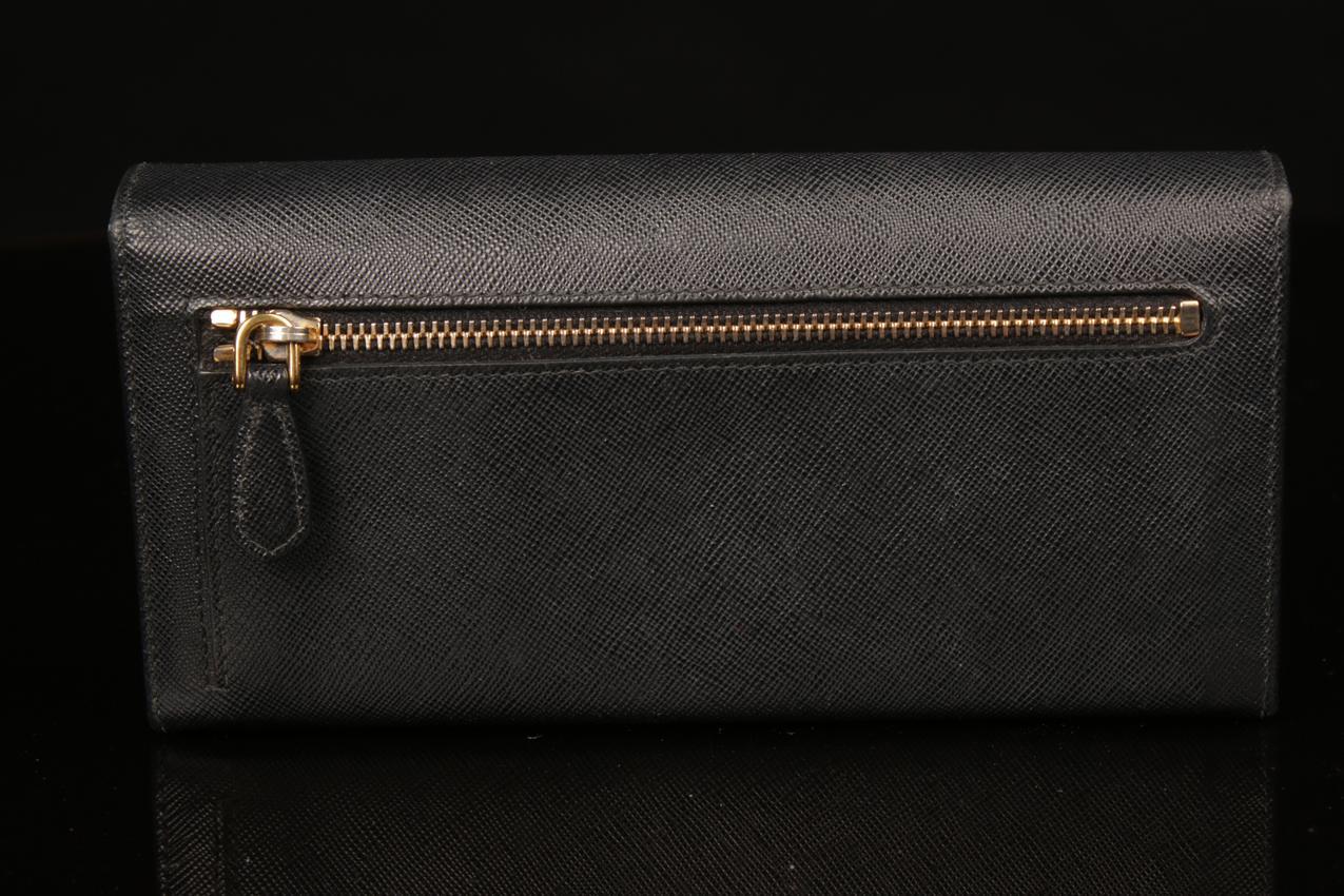 Prada Saffiano nahkainen lompakko - Image 3