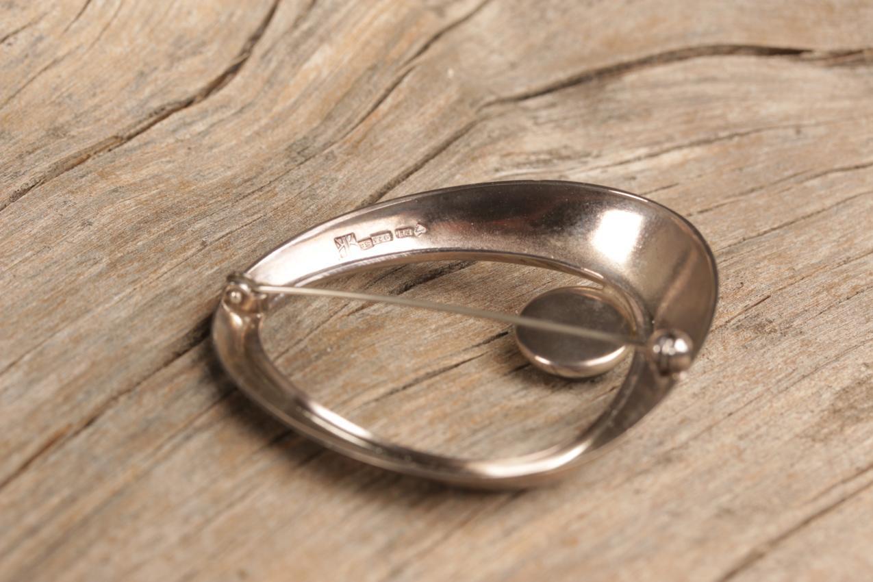Kaunis Koru Paula Häiväoja silver brooch spectrolite - Image 4