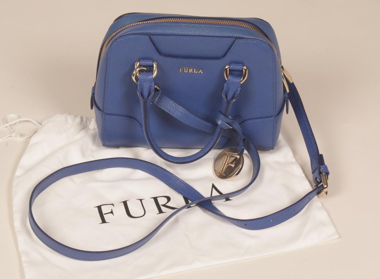 Furla sininen pieni nahkalaukku