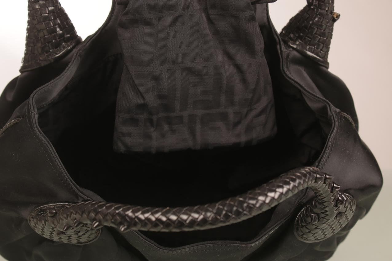 Fendi Spy musta satiini/nahka Hobo-laukku - Image 16