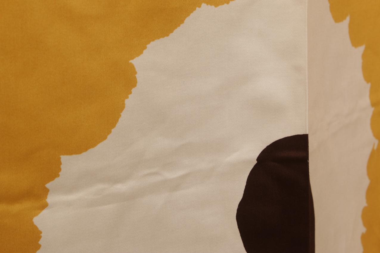Marimekko “Juhla Unikko” satiinikangas - Image 3