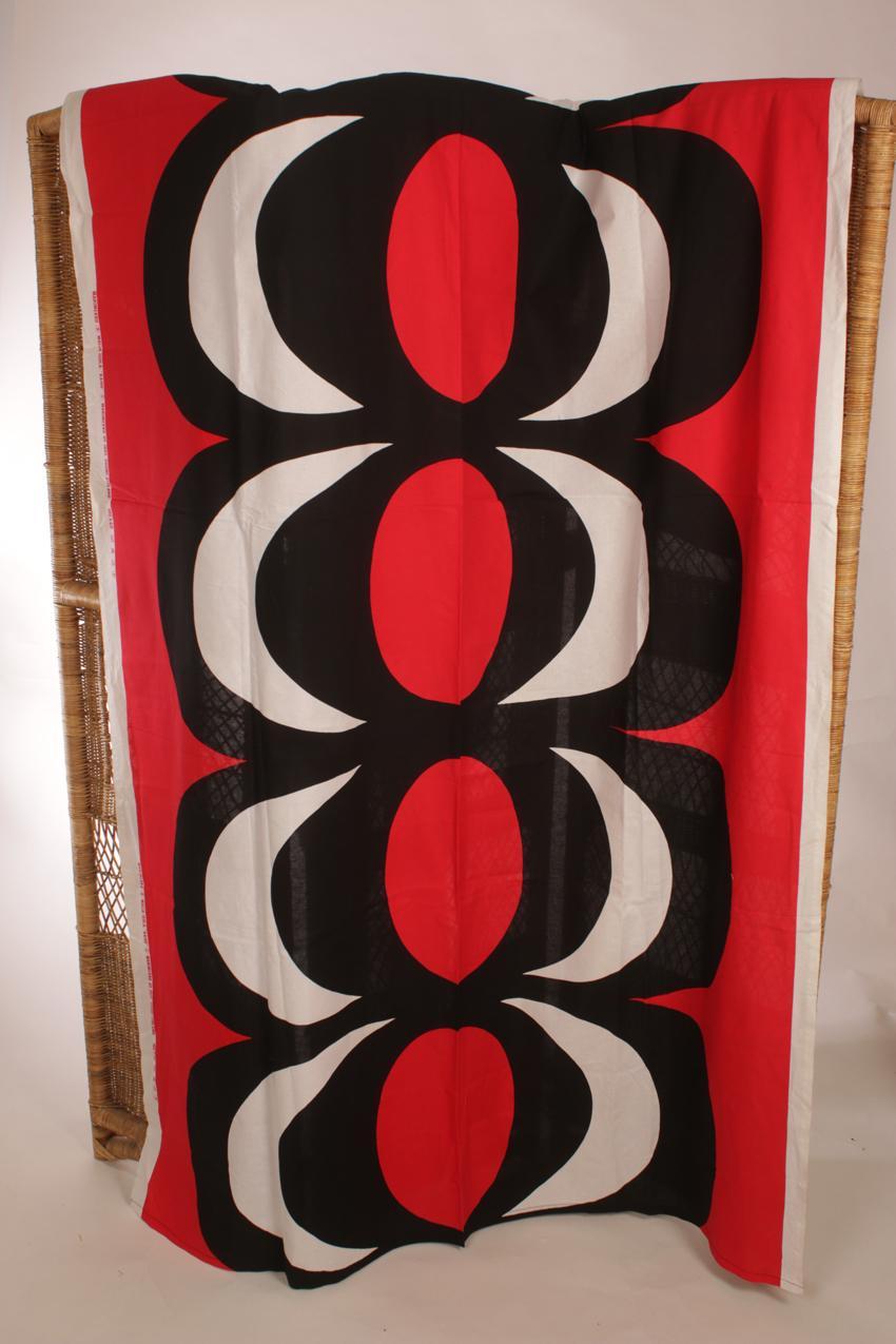 Marimekko Maija Isola punamusta “Kaivo” kangas