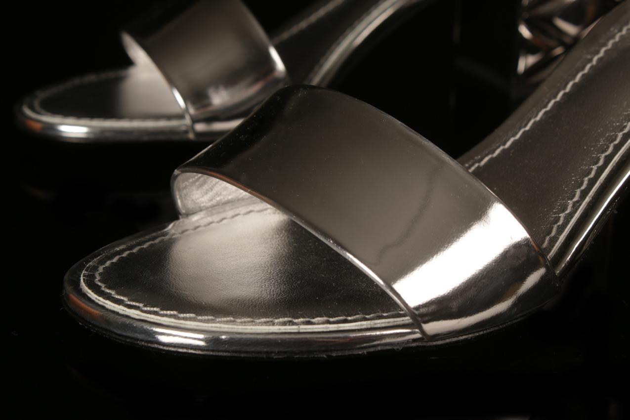 Louis Vuitton hopeanväriset nahkasandaalit 37 - Image 3