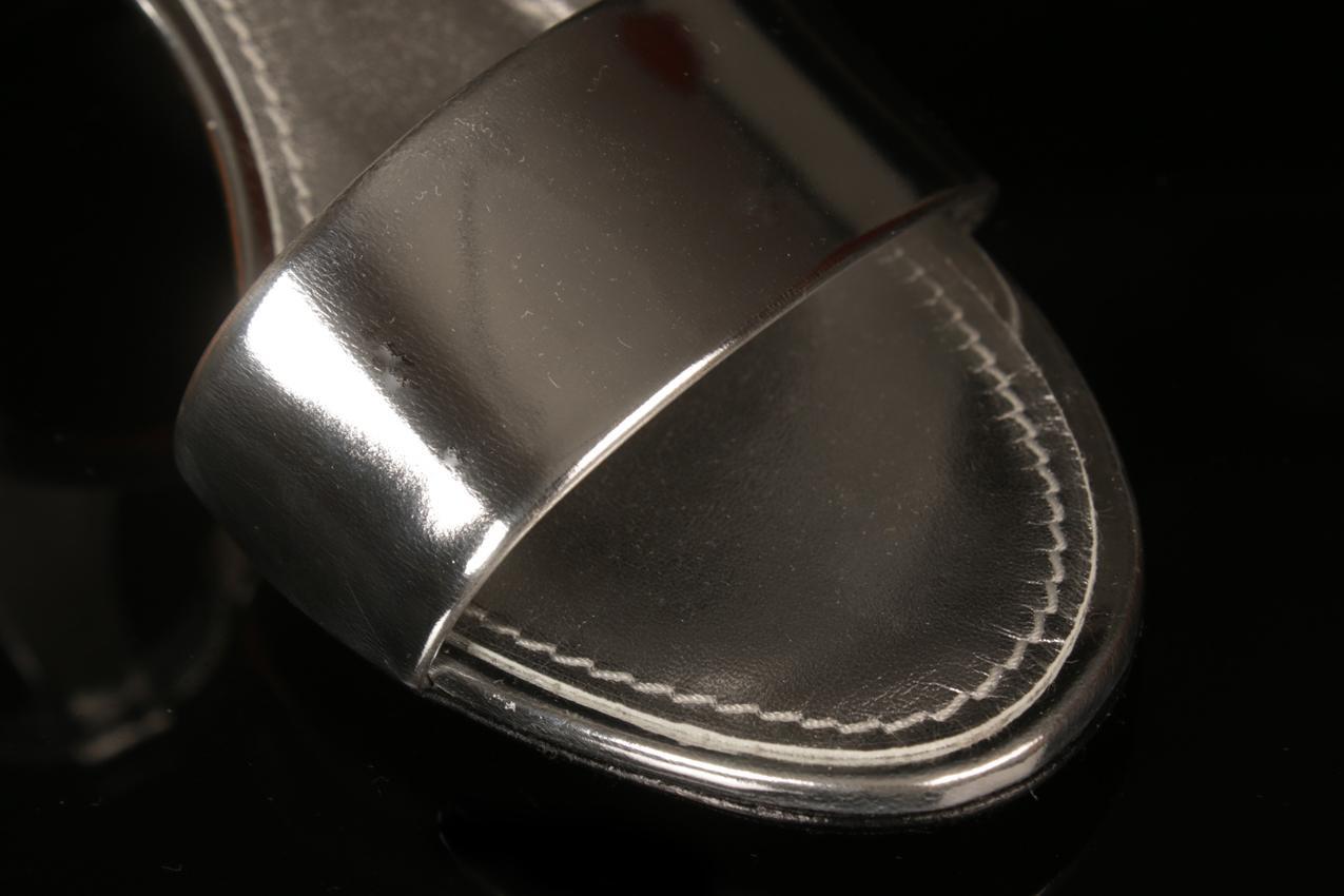 Louis Vuitton hopeanväriset nahkasandaalit 37 - Image 8