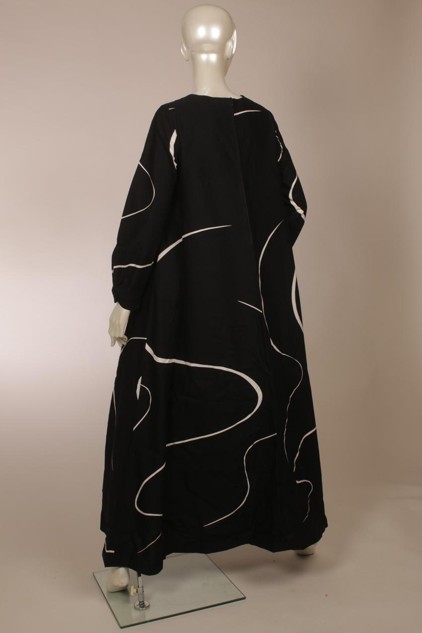 Vintage 70-luku Marimekko Pentti Rinta musta abstrakti-kuvioinen “Jälki” A-linjainen maksimekko M - Image 5