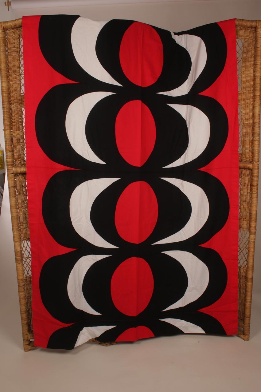 Vintage Marimekko Maija Isola punainen “Kaivo” kangas