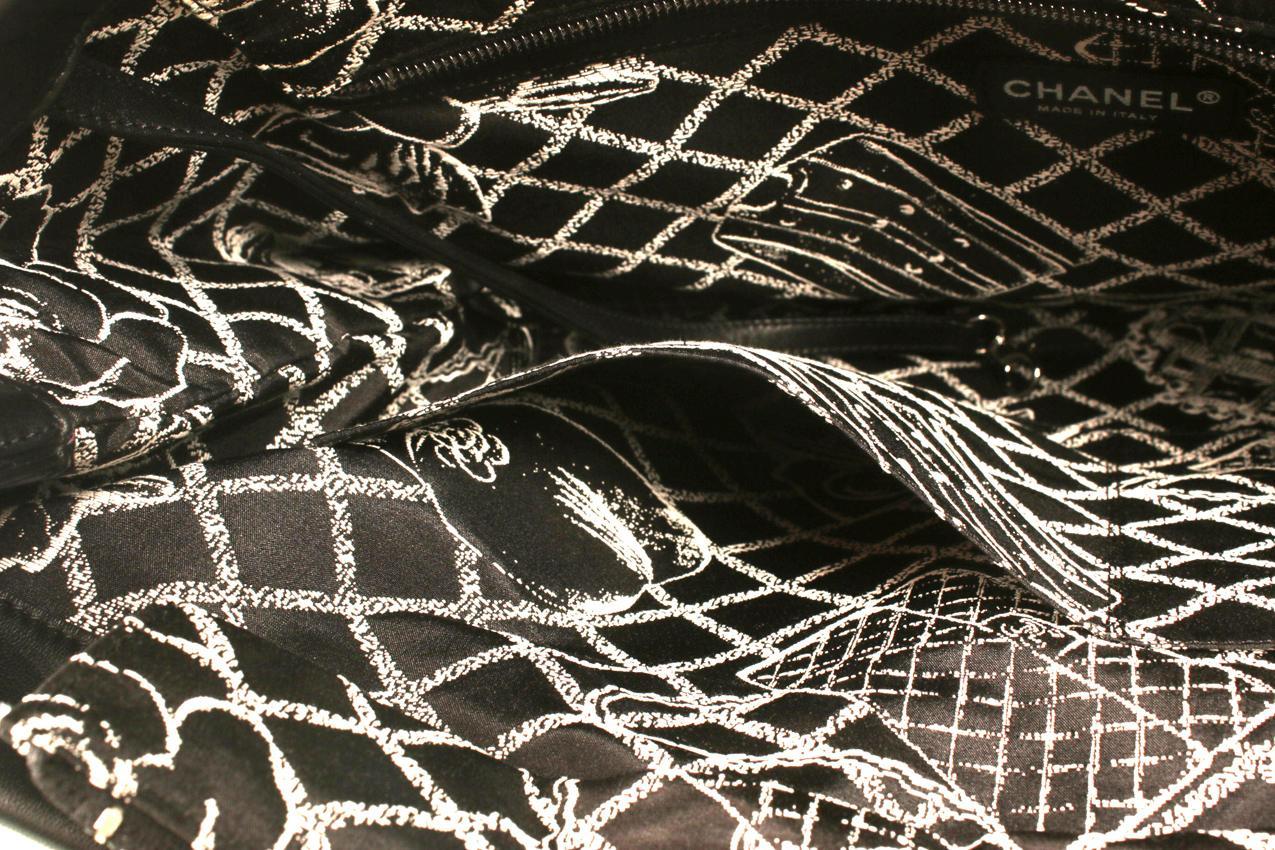 Chanel Medium Essential Rue Cambon musta nahkainen laukku - Image 10