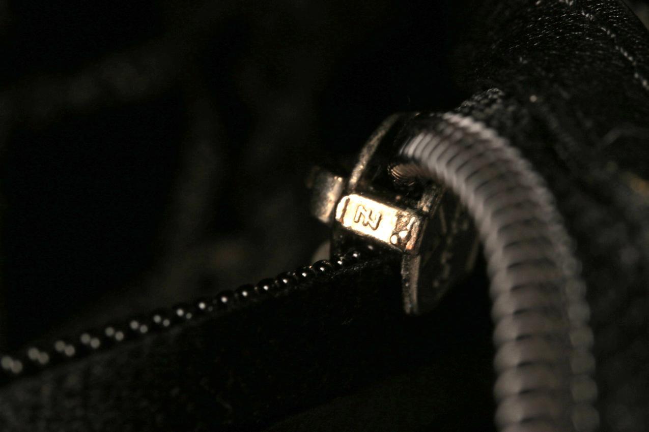 Chanel Medium Essential Rue Cambon musta nahkainen laukku - Image 16