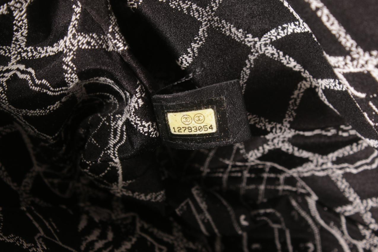 Chanel Medium Essential Rue Cambon musta nahkainen laukku - Image 22