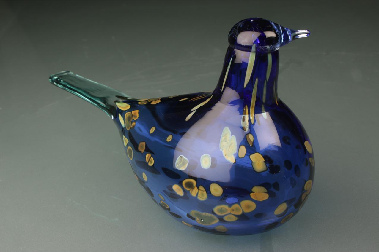 Nuutajärvi Iittala Oiva Toikka ”Sinikki” Vantaa -yrityslintu signeerattu - Image 4
