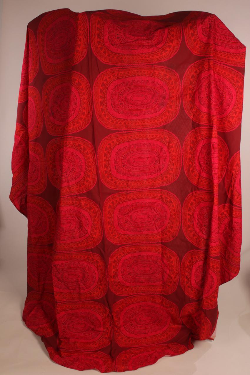 Marimekko Aino-Maija Metsola punainen ”Noitarumpu” pitkä soikea pöytäliina