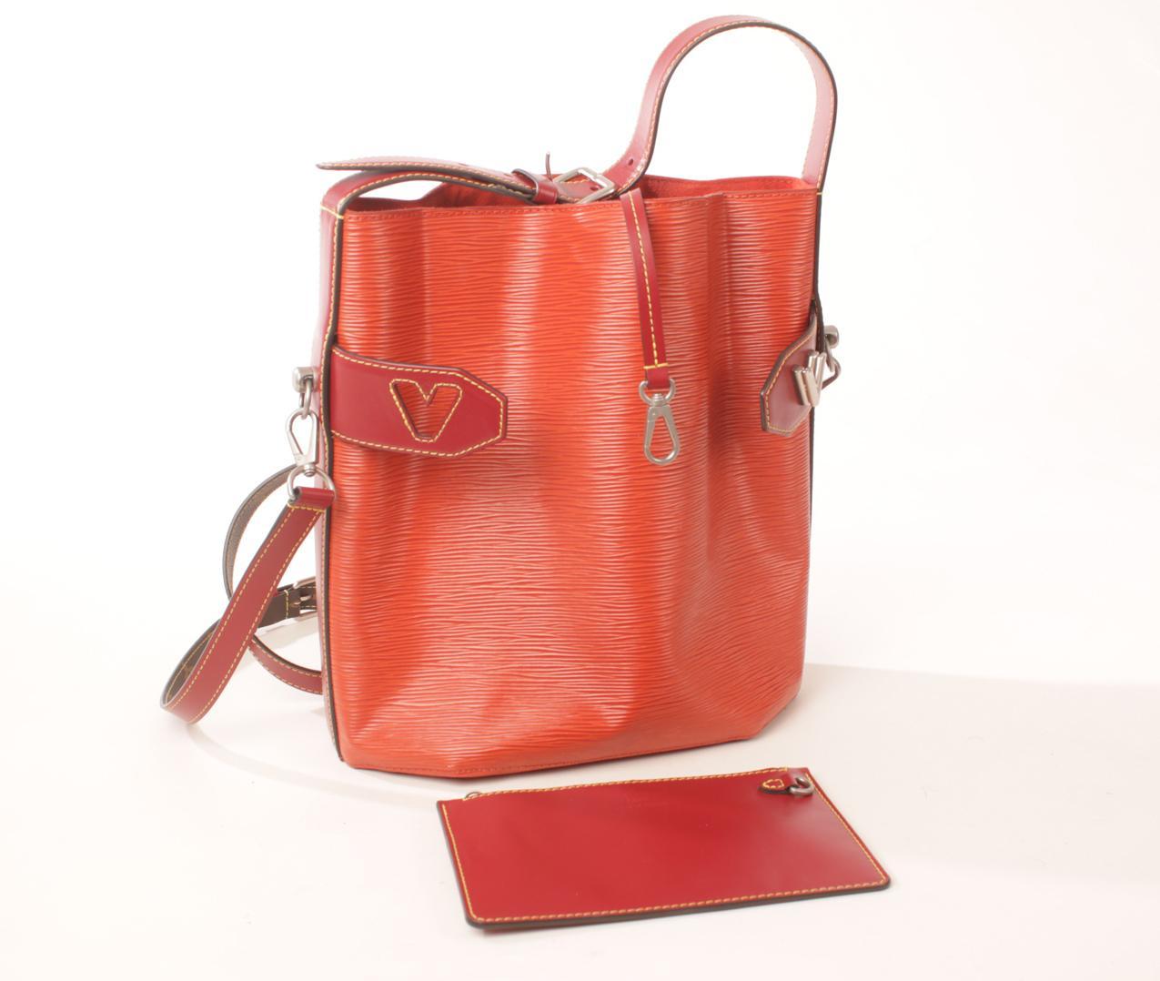 Louis Vuitton Rouille Epi Leather Twist bucket olkalaukku - Image 27