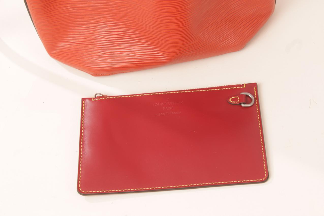 Louis Vuitton Rouille Epi Leather Twist bucket olkalaukku - Image 28