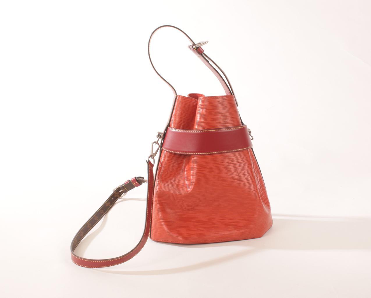 Louis Vuitton Rouille Epi Leather Twist bucket olkalaukku - Image 4