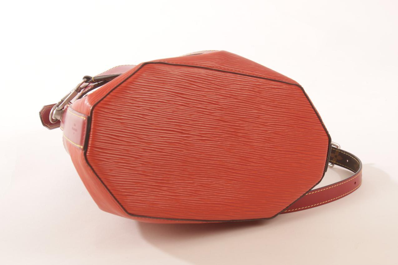Louis Vuitton Rouille Epi Leather Twist bucket olkalaukku - Image 6