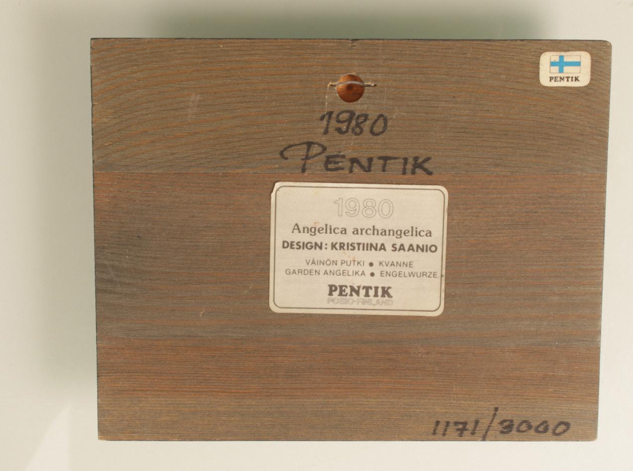 Vintage Pentik Kristiina Saanio pieni numeroitu 1171/3000 seinälaatta “Väinönputki” - Image 3