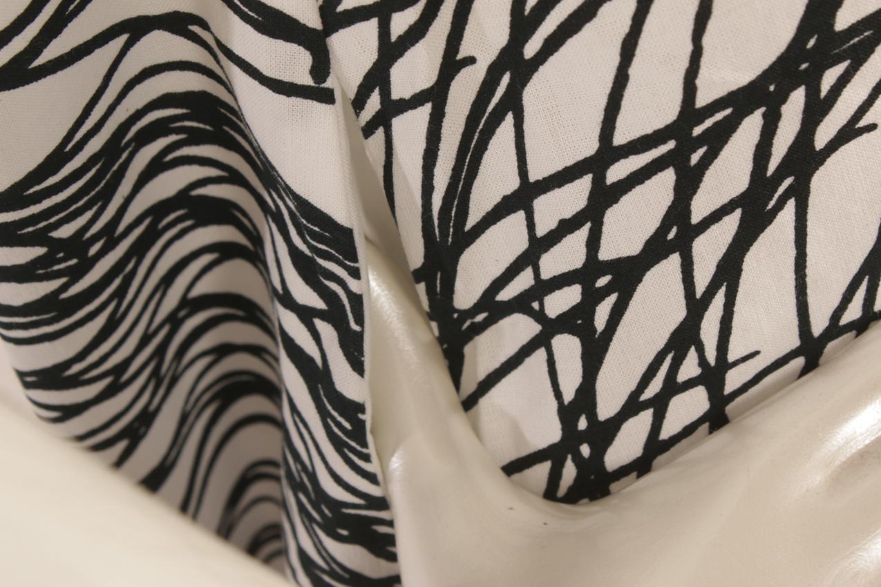 Vuokko white black “Pyörre” maxi dress S and bag - Image 6