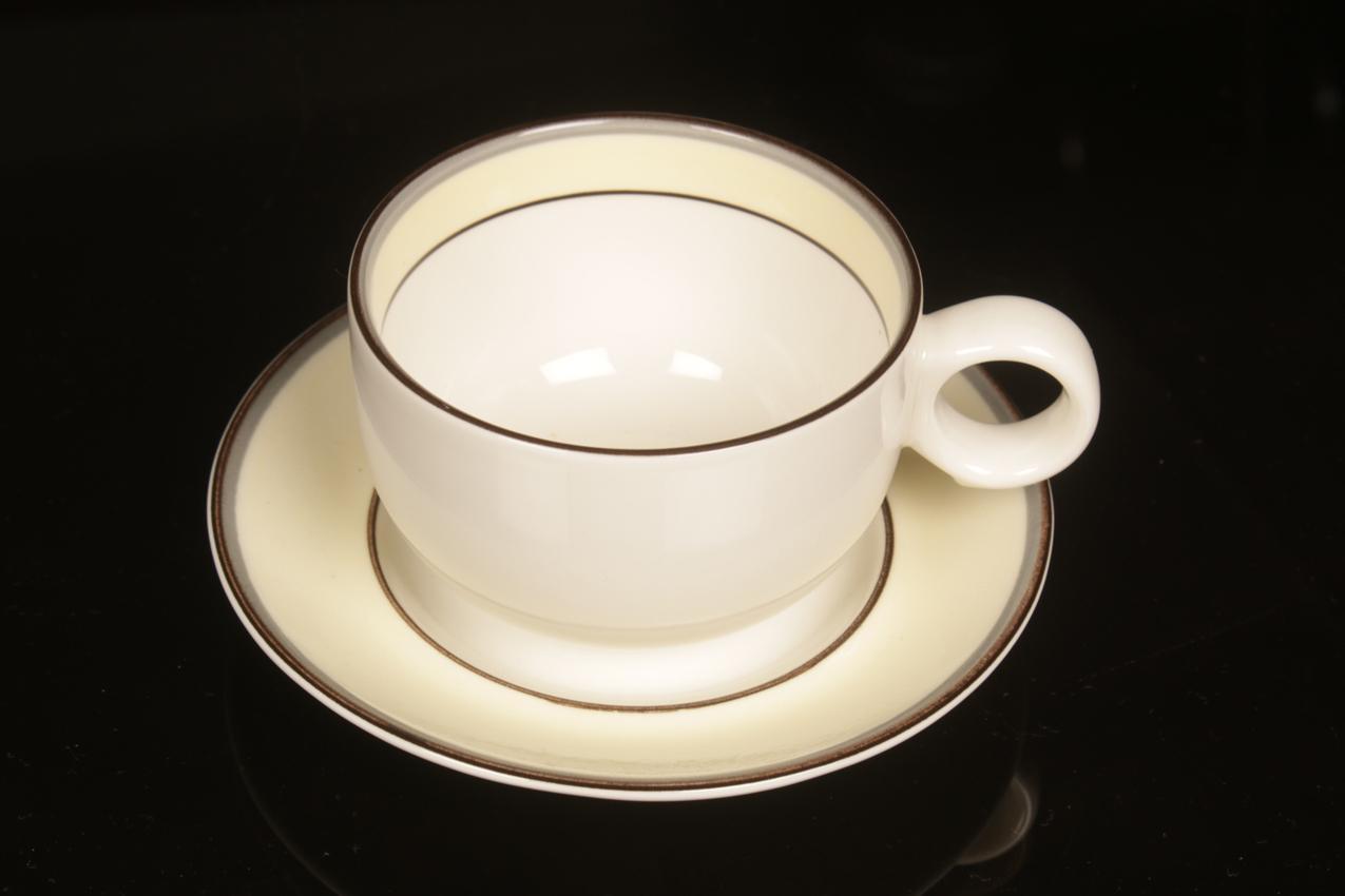 4 pcs Arabia Birka Stig Lindberg Veranda Inkeri Leivo coffee cups and saucers