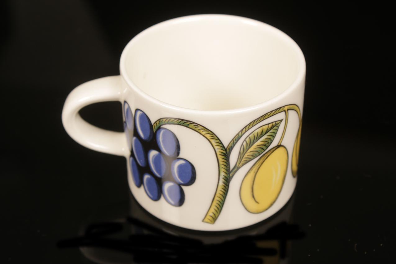 Arabia Birger Kaipiainen “Paratiisi” six coffee cups and saucers - Image 9